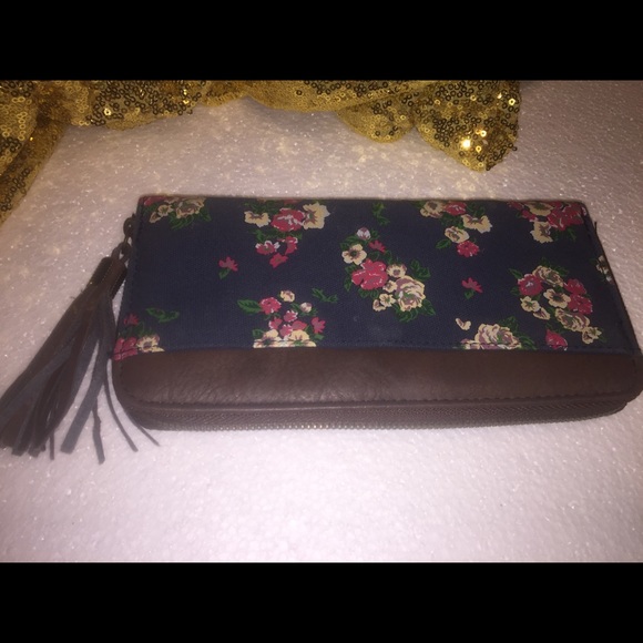 billaBONG Tassel Zip Around Wallet - Picture 4 of 11
